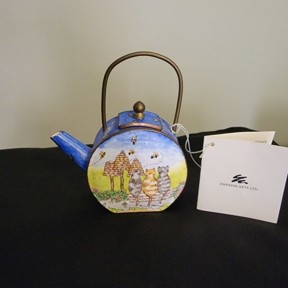 Vintage Miniature Enamel on Copper Teapot - 3 Cat Design - Empress Arts Ltd. - Picture 5 of 16